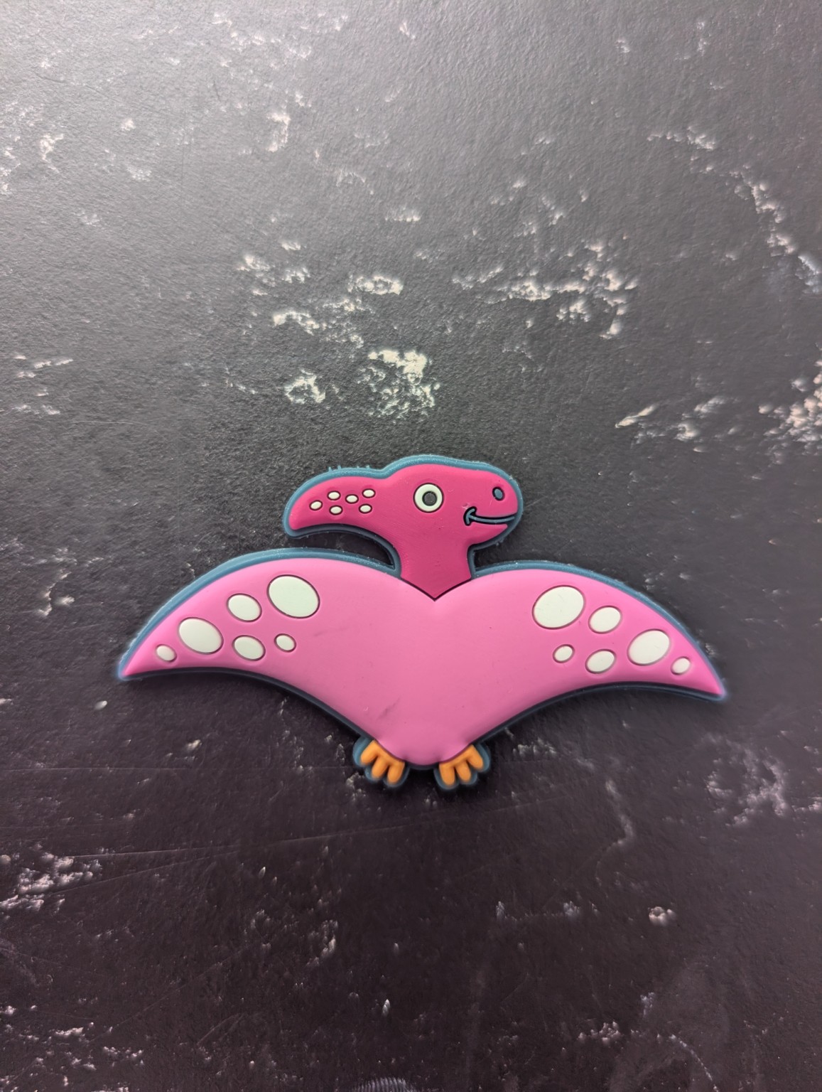Roze 3D pterodactylmagneet met uitgespreide vleugels